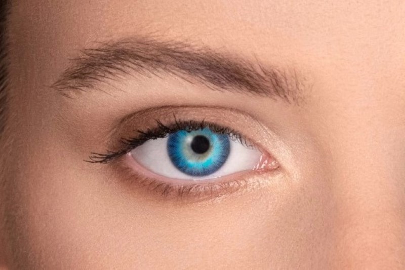 Kolorowe soczewki kontaktowe niebieskim